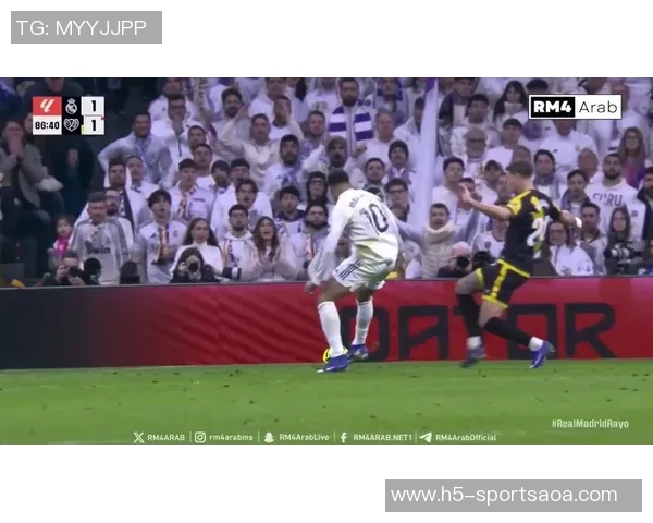 姆巴佩精彩过人后空门失误遗憾击中横梁令人扼腕叹息