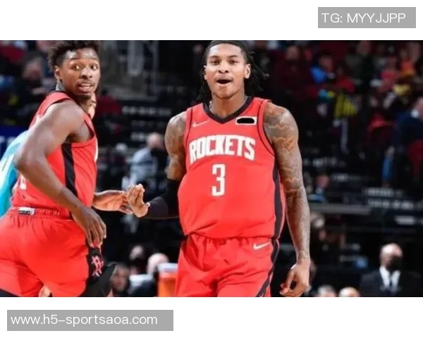 克林根近期状态火热五场三分命中率高达八成并贡献十一次助攻 克林根近期状态火热五场三分命中率高达八成并贡献十一次助攻